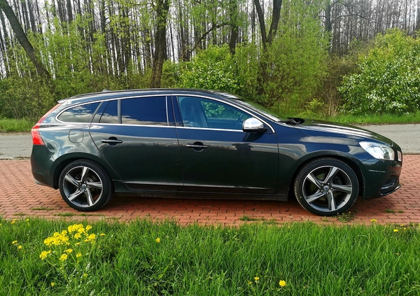 Volvo V60 cena 41900 przebieg: 242000, rok produkcji 2011 z Sokółka małe 79